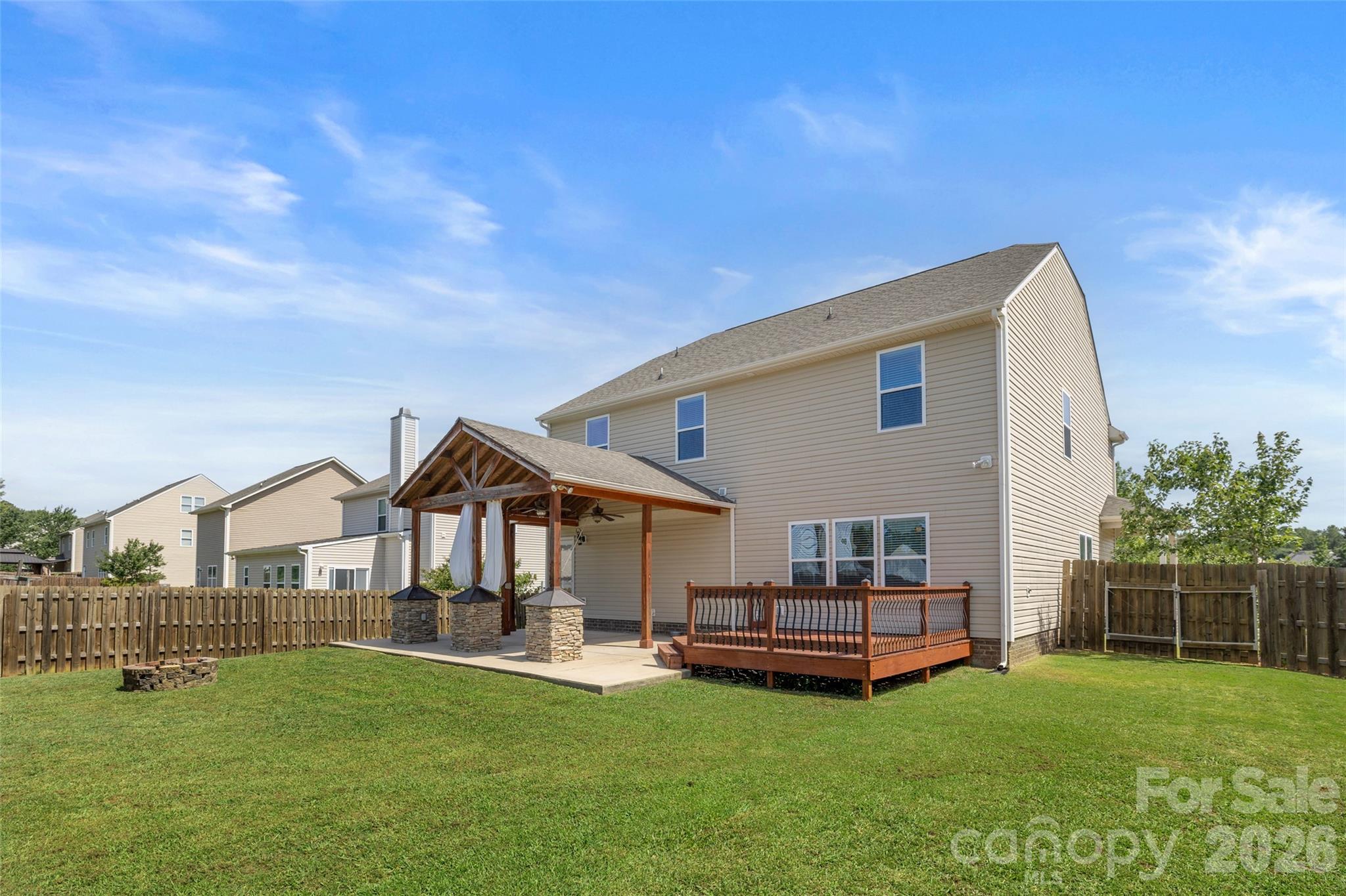 Ellis Pond - Residential