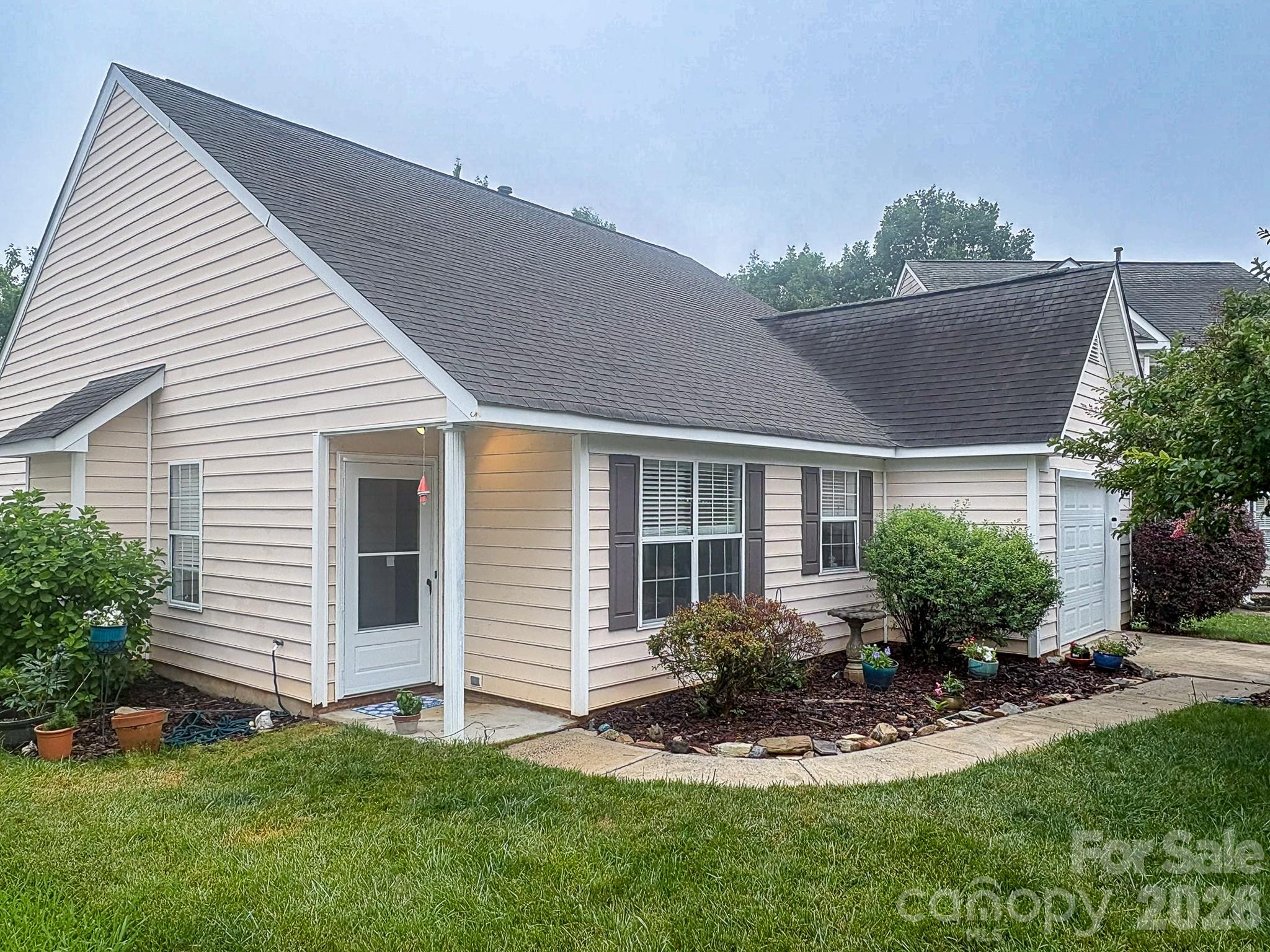 LOCATION! LOCATION!! LOCATION!!! Conveniently located to everything, fenced in back yard, fresh paint, storm door, large closet in primary bedroom, spacious open floor plan, nice cul de sac lot. Won't last long.