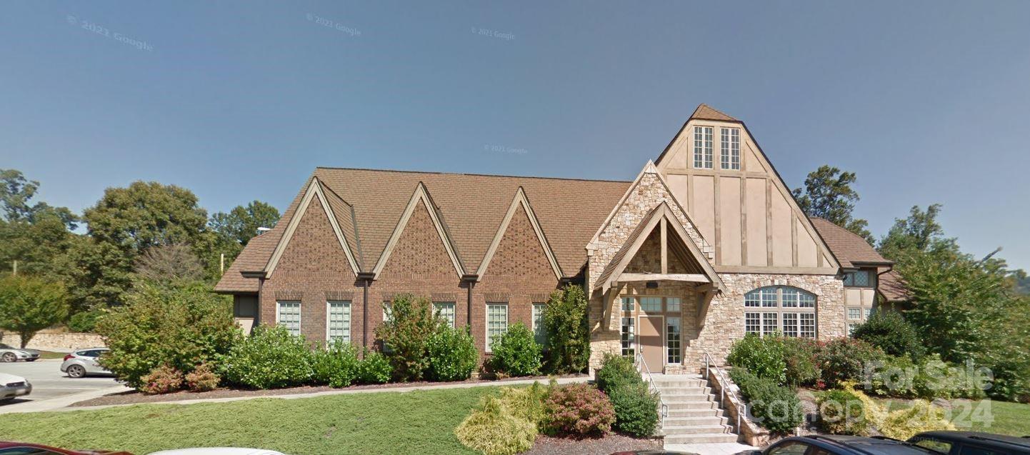 Beautiful 8,542/sf Building just off Hendersonville Rd.  Another Address could be on Maude Ave.  Property does have a wheelchair ramp at entrance.  Great Office building for a business, medical, dental or government/financial businesses.