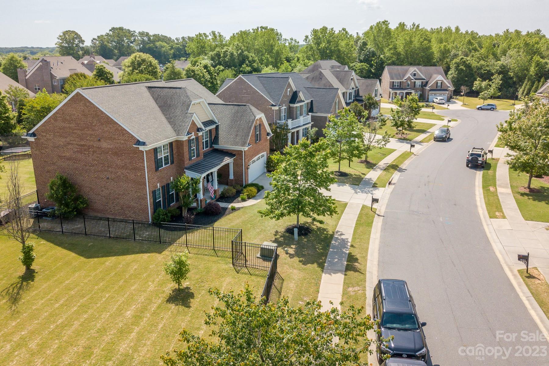 The Chimneys Of Marvin - Residential
