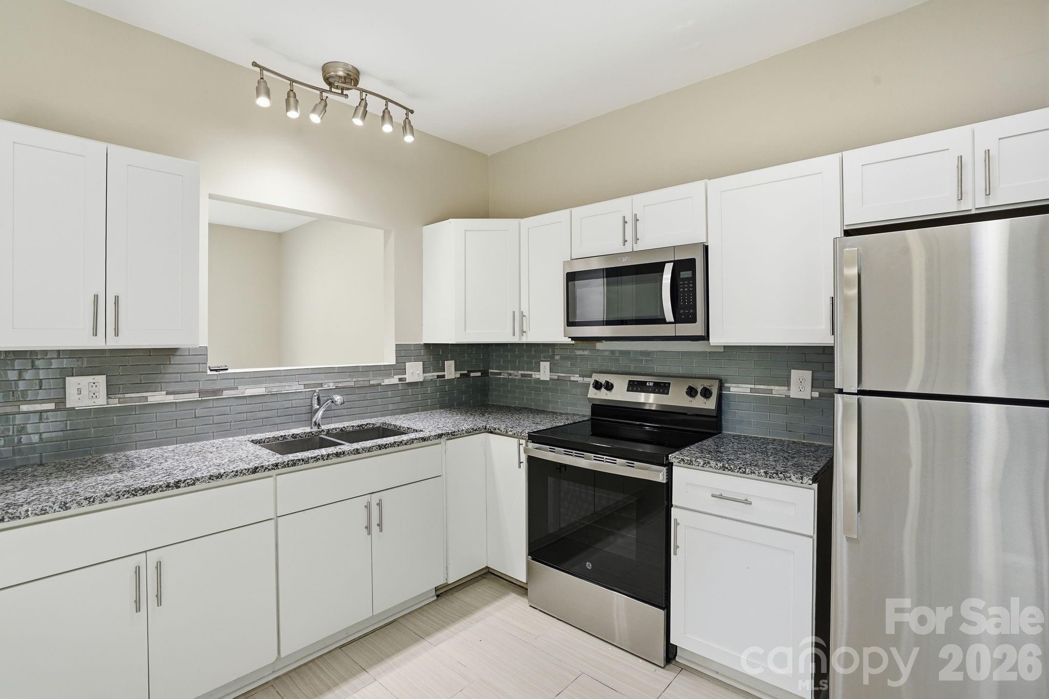 Laurel Woods - Residential