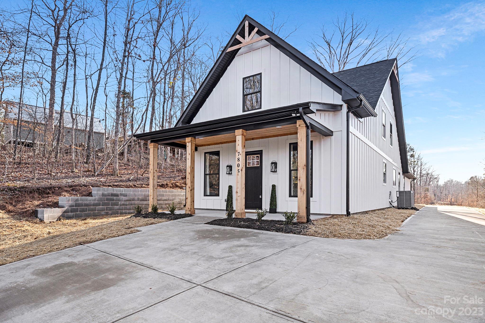 NEW Construction Modern Farmhouse Custom home! 4 bedrooms Pus a bonus room! Open concept living room and kitchen offers an easy flow! 10' ceilings on the main floor. Elegant kitchen with upgraded light and plumbing fixtures, white shaker cabinets with soft closing drawers, quartz countertops, white subway tile backsplash. Stainless steel appliances! Electric fireplace in the living room. Primary bedroom downstairs, contemporary style ceiling fan, custom built in closet shelves! Modern tile flooring in the bathrooms and a free standing tub in master bath! Tile shower! Engineered hardwood floors throughout the main floor and plush carpet upstairs. Large walk in laundry room! Oversized garage! Exterior features Hardie plank, board and batten siding in beautiful up to date colors! Builder will include a 2-10 Home Warranty!