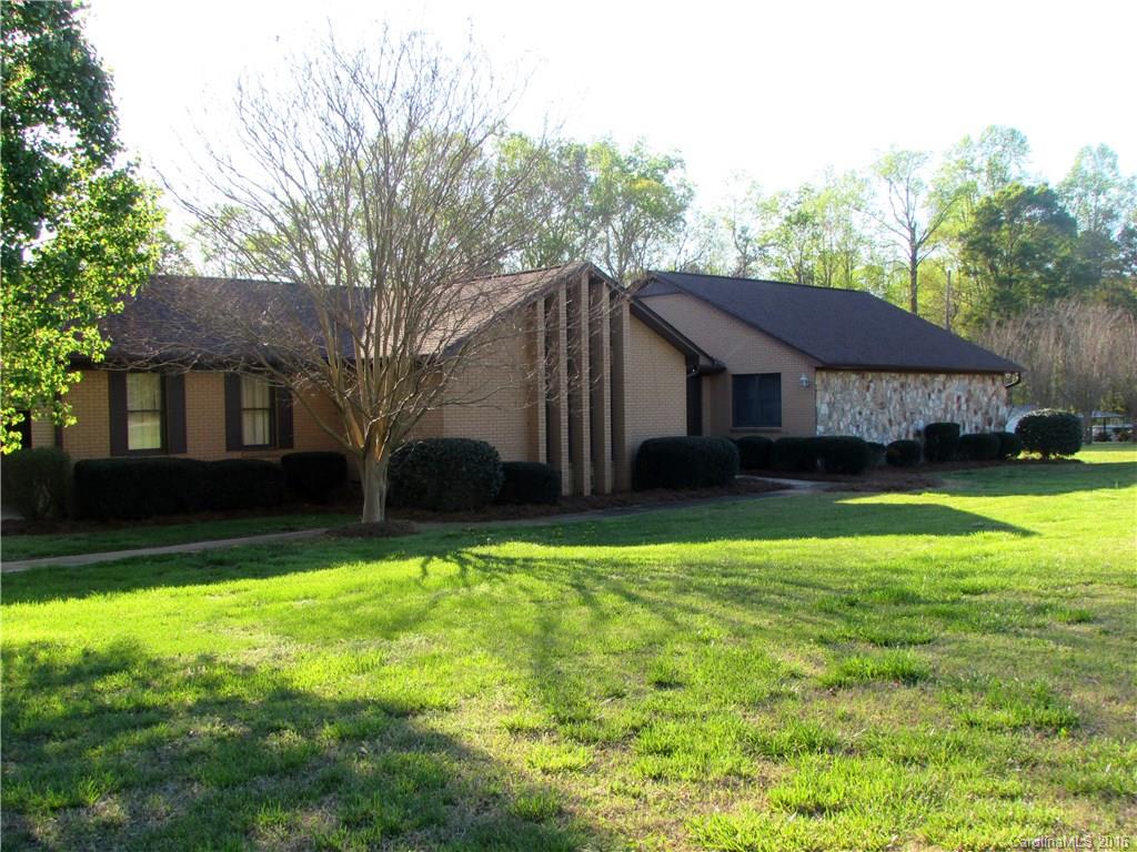 Very well maintained brick ranch home! Offering 3BR/2.5 BA, formal dining, large living room, spacious kitchen, inground pool, and two car attached garage. Super value and close proximity to Larne Elementary School.