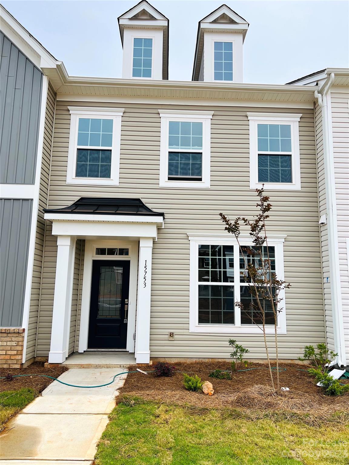 Brand new 3 Bed with a garage, ready to move in. Great location with easy access to shopping, highways etc.