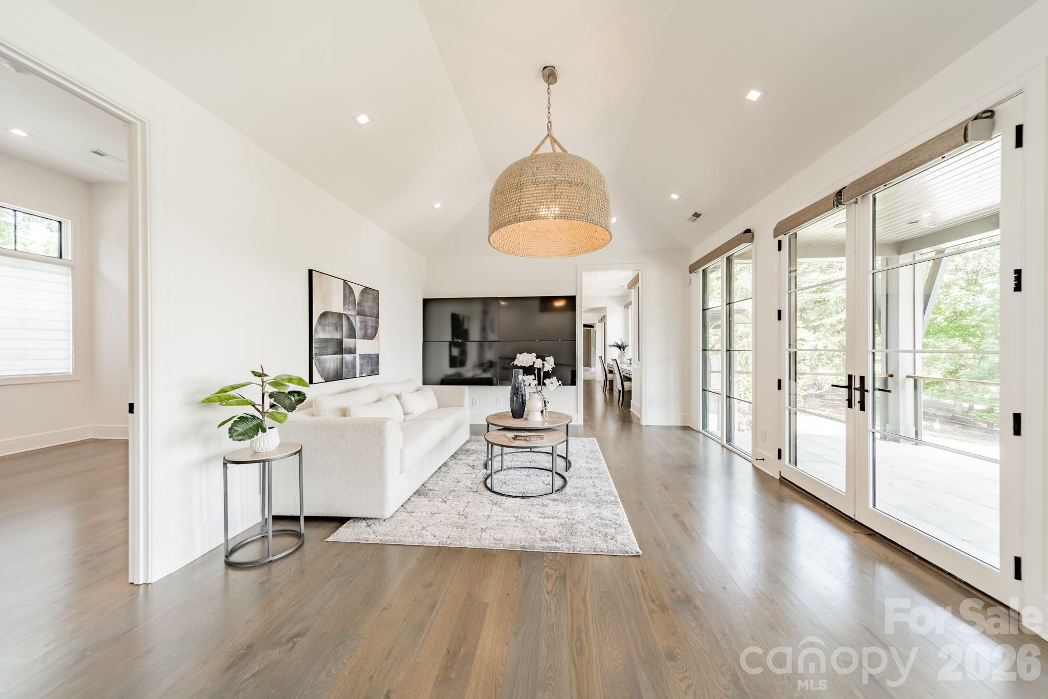 The Peninsula - Residential