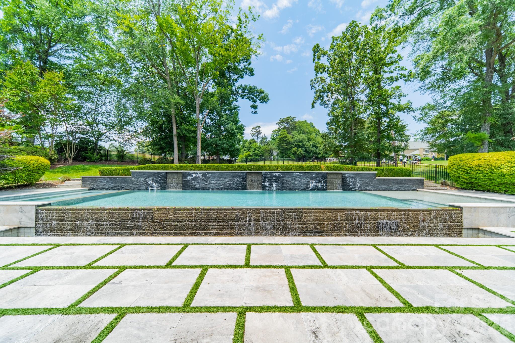 The Peninsula - Residential