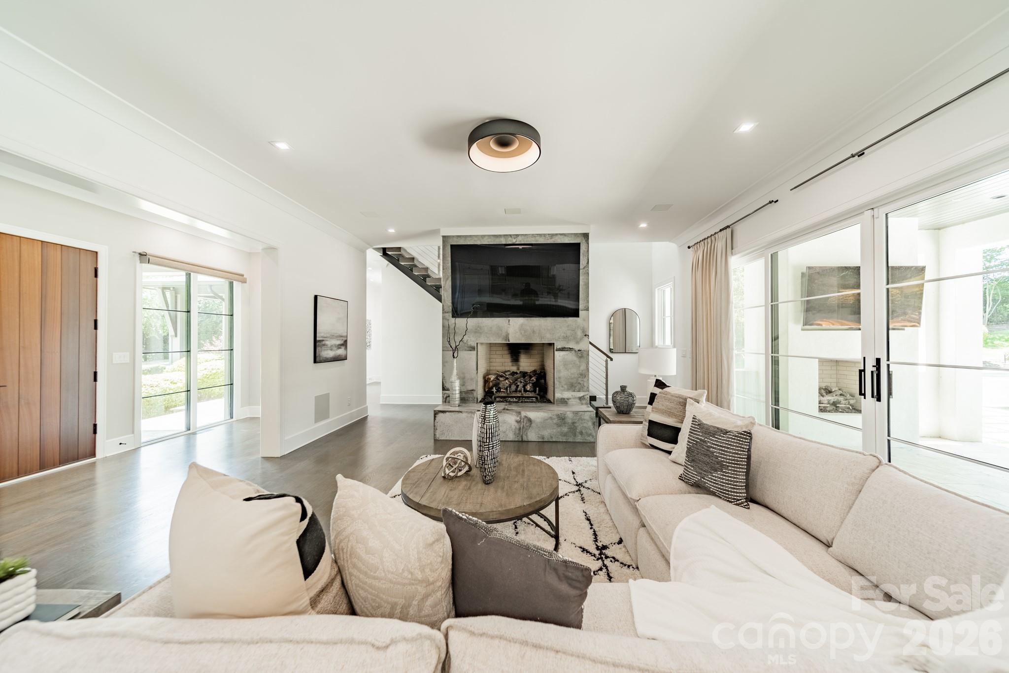 The Peninsula - Residential