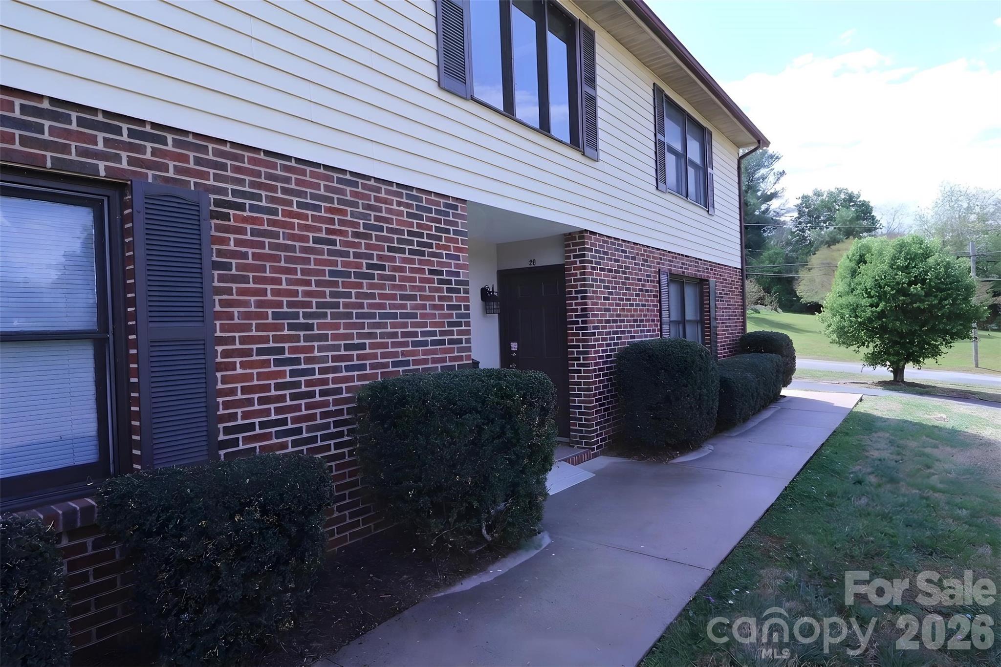 Well-maintained, low-maintenance condo with flexible potential.
This 1 bedroom, 1 bathroom unit features an efficient layout with updated finishes and move-in ready condition, offering a practical option for a variety of buyers.
The interior provides an open living space designed for functionality and ease of upkeep. Recent improvements include a newer roof, updated decking, and newer HVAC system, helping reduce immediate maintenance needs.
Ideally located near Hwy 321, local colleges, shopping, and dining, the property offers convenient access to everyday amenities and commuting routes.
With a low HOA and an approachable price point, this condo may appeal to buyers seeking simplicity and convenience.
Buyers are encouraged to verify HOA rules, rental restrictions, and any applicable guidelines.
Schedule your showing to learn more.