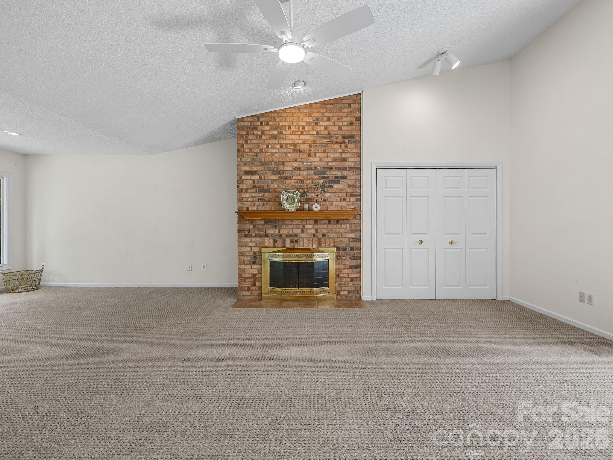 Hunting Country Trails - Residential