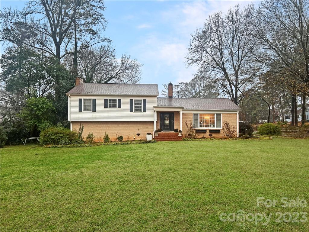 You will not want to miss this spacious house in a highly desired neighborhood! Remodeled with a new kitchen, updated bathrooms, and an open floor plan. Original hardwood floors, two spacious living areas, a wet bar, a new deck, and on a large corner lot. A gardener's dream with all the azaleas and many other spring blooms.