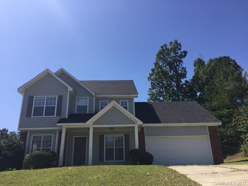 This wonderful 3 bedroom/2.5 bath home has a wall of windows in the living room, new stainless steel appliances and granite counter tops in the kitchen, ceiling fans in master bedroom, and much more!!!!