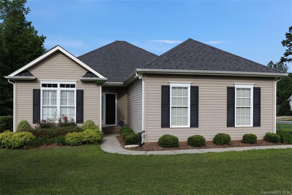 Dreaming of living in a picturesque neighborhood - complete with neighbors waving, children playing, and some pretty spectacular lights during a special time of year? Look no further. This adorable ranch is dripping with charm from plantation shutters and gleaming hardwoods to a gorgeous patio perfect for serving up some sweet tea on a hot day. With over 1600 sq ft to decorate to your heart's content, you'll find every excuse for this to be the gathering spot for your loved ones all year round.