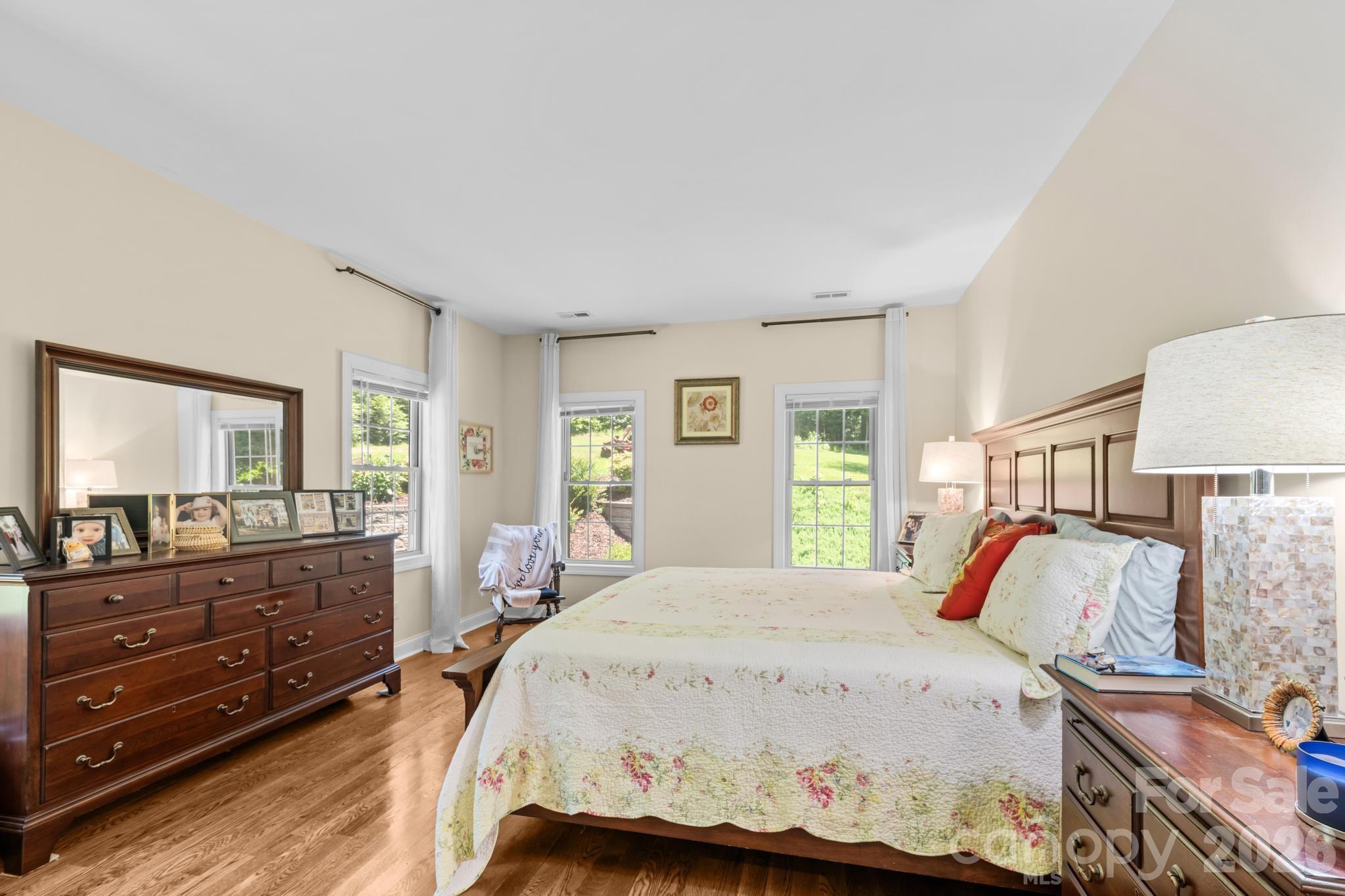 EDGEWATER - Residential