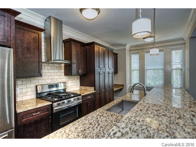 Expansive views and natural lighting, Chimney Hood Ranges, Extra Large kitchen
with tall cabinet storage, energy efficient stainless-steel appliances, open living/
dining/kitchen spaces, Granite Countertops, Gas Fireplaces with dual openings in
living area and outdoor terrace, oversized terraces overlooking majestic oaks,
housekeeping room with separate access - Community Amenities include library/
study, conference room, security access control, Elevator Access,Cat6 wiring.