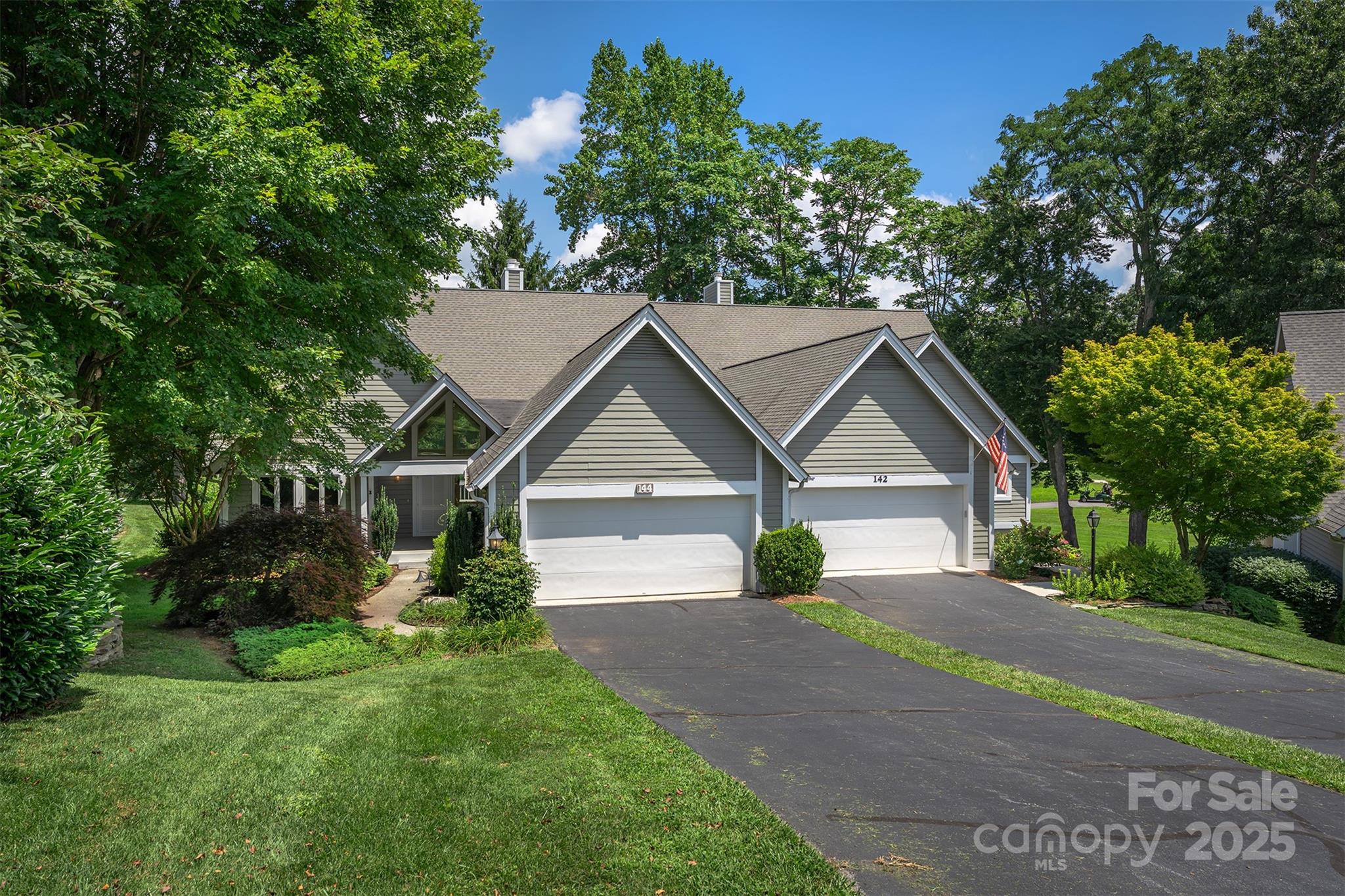 Come check out this lovely condominium townhouse in the heart of Kenmure Country Club with year-round views of the 16th peaceful fairway. This property is ready for a "glow up" (makeover), and has incredible potential to be a luxurious, low-maintenance, lock and leave unit for a primary home, second home, or a rental unit (minimum 90 days). Brand new roof as of August 2025!