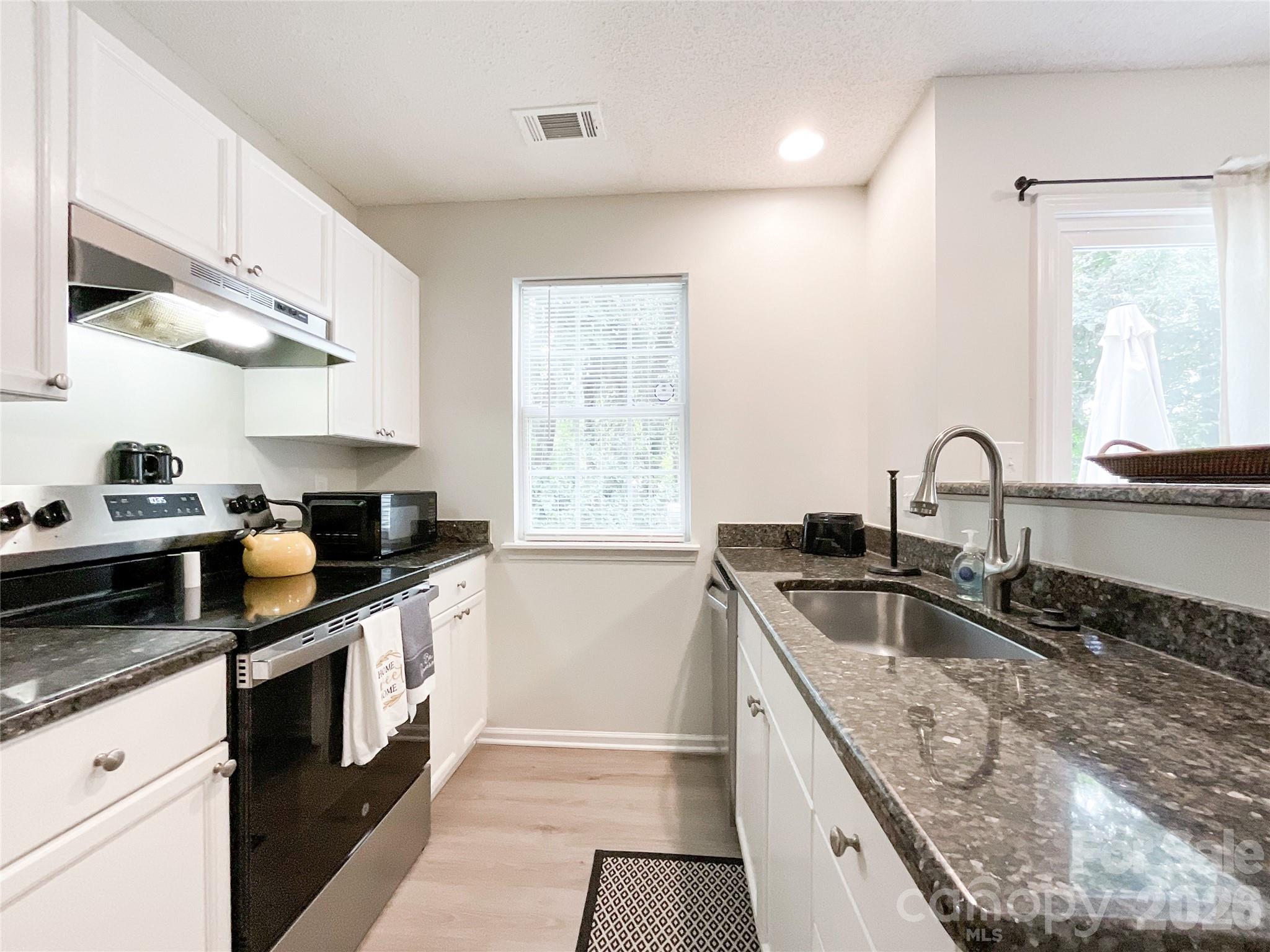 The Landing at Hickory Grove - Residential
