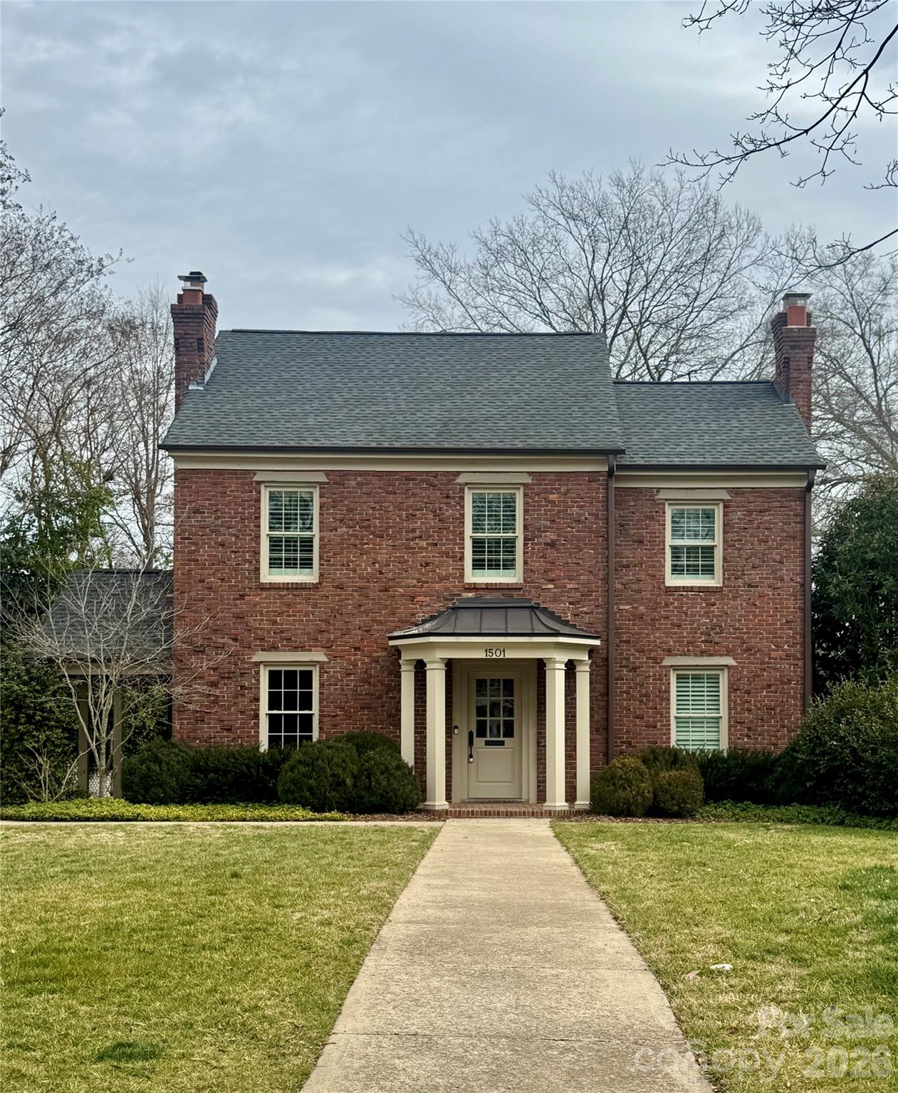 Entered for comp purposes. Charm abounds in this traditional Eastover home with beautiful updates throughout.
Kitchen addition/renovation (2022) includes an abundance of custom cabinetry, high-end appliances & quartzite
countertops. Multiple living spaces on the main level create a wonderful floorpan for everyday living & effortless
entertaining. Primary has spacious bathroom with dual vanity, soaking tub, shower, and generous walk-in closet. 3
secondary bedrooms up and two full baths plus office/playroom. Rear covered porch with outdoor fireplace overlooks fenced rear yard. Minutes to Uptown and close proximity to neighborhood parks, restaurants, and retail- an unbeatable location!