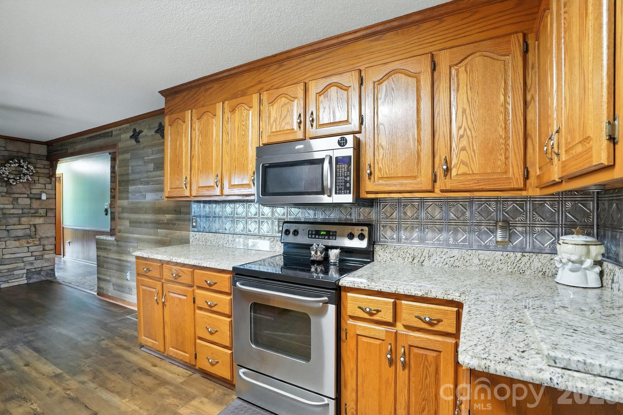 Wolf Meadow Acres - Residential