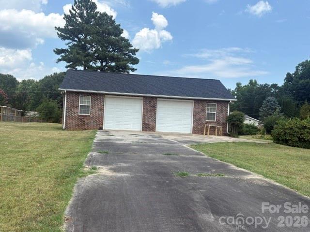 This lot contains a very nice double garage with electric doors . SELLER USES THIS FOR STORAGE AND IT IS FULL
OF MANY DIFFERENT TYPE ITEMS : BE CAREFUL WHEN VIEWING : Per Seller: has 30 gallon compressor with lines
for each side of building. 220 electrical outlets on each side. Refrigerator - Sheetrock finished walls - ductwork
for heating & air, Propane Wall Heater , Storage racks available. Lake Access is within the Community - NO pier  or boat slip.