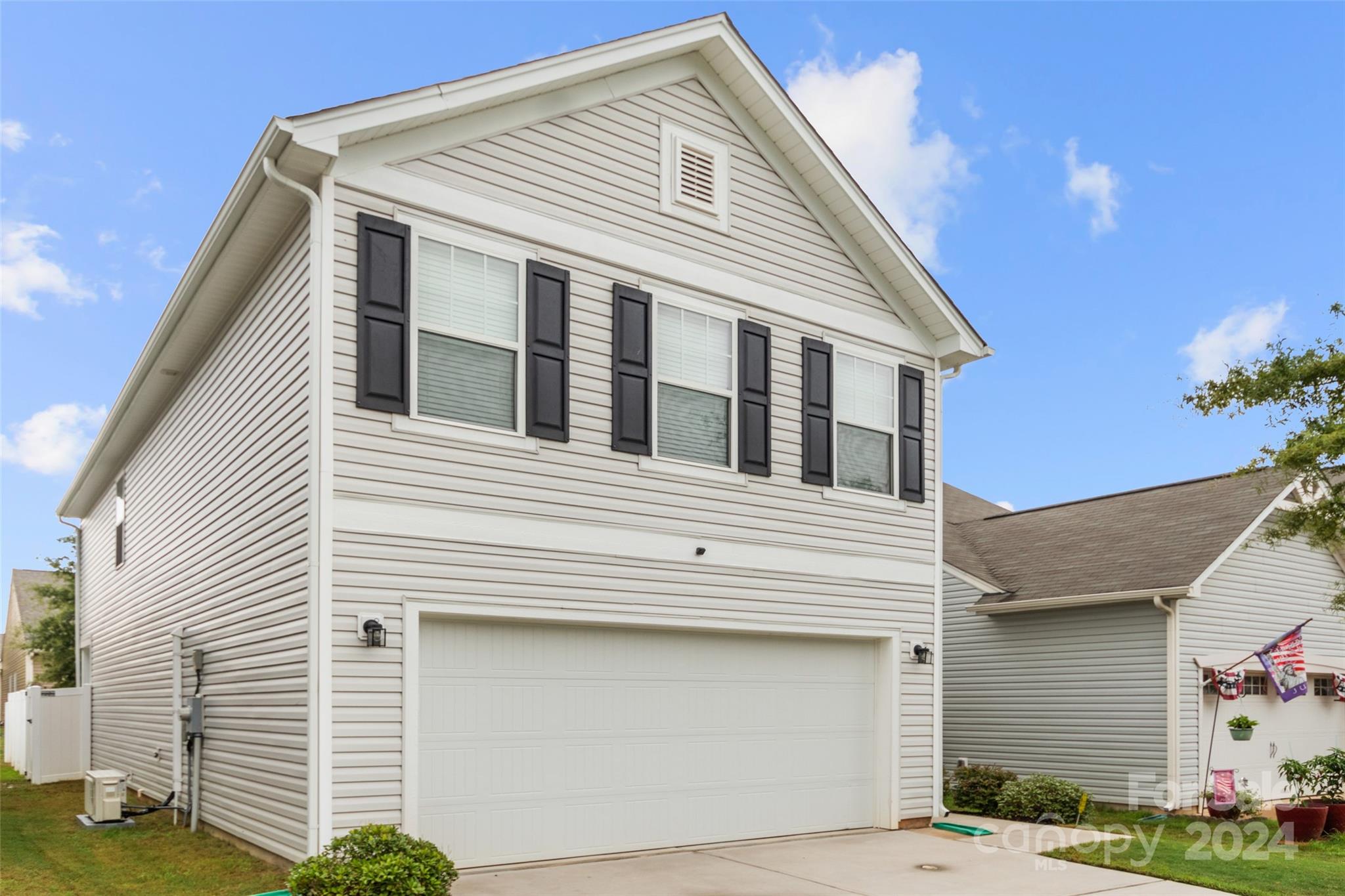 Newport Lakes - Residential