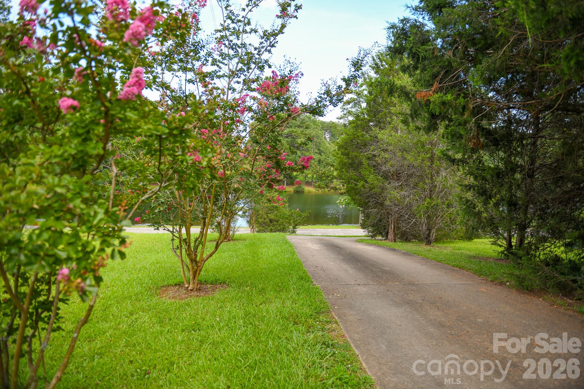 Pineview Lakes - Residential