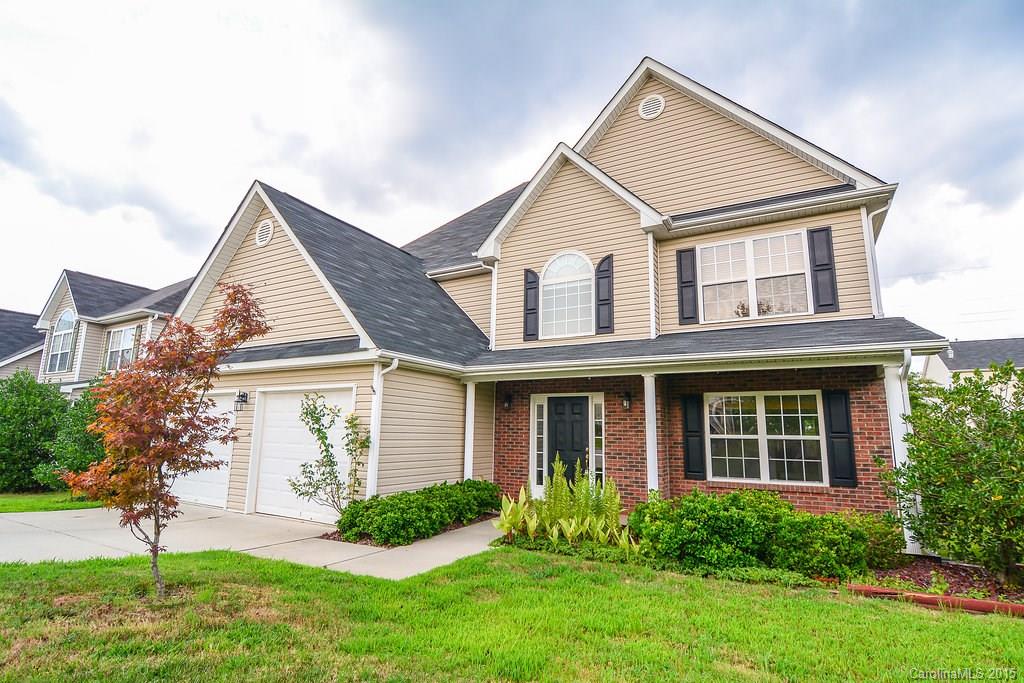 Open floor plan that your buyers will love! This home has it all including a sunroom, dining room, breakfast area, great room with gas log fireplace, four bedrooms, fenced backyard, storage shed, Fort Mill schools all for under $250k.
Home to be professionally measured week of 8/24/15