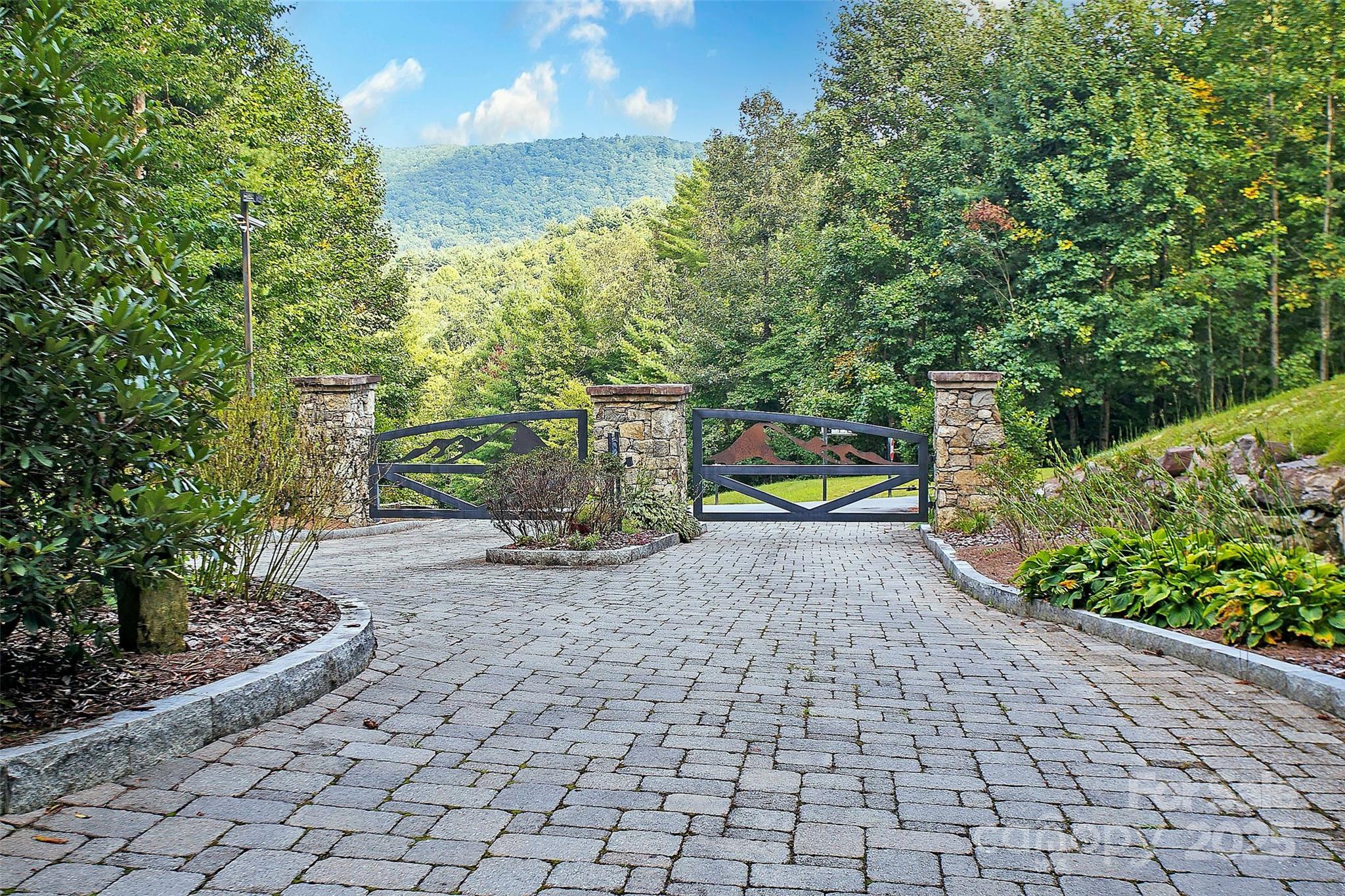 Round Mountain Falls - Land