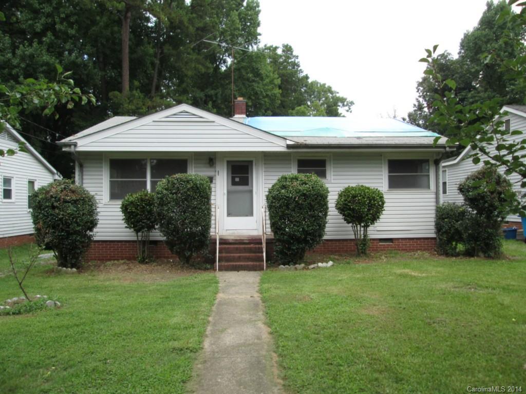 Property is a Vinyl Ranch that is located very close to the VA Hospital. Property is located less than 200 yards from the VA grounds Home has 3 bedrooms and 1 bathroom. Home a nice covered back porch and a storage building that needs a little care. Home has a nice flat back yard for all of entertaining needs. Home would be perfect for the First Time Homebuyer or Investor. This is a Fannie Mae Homepath Property.