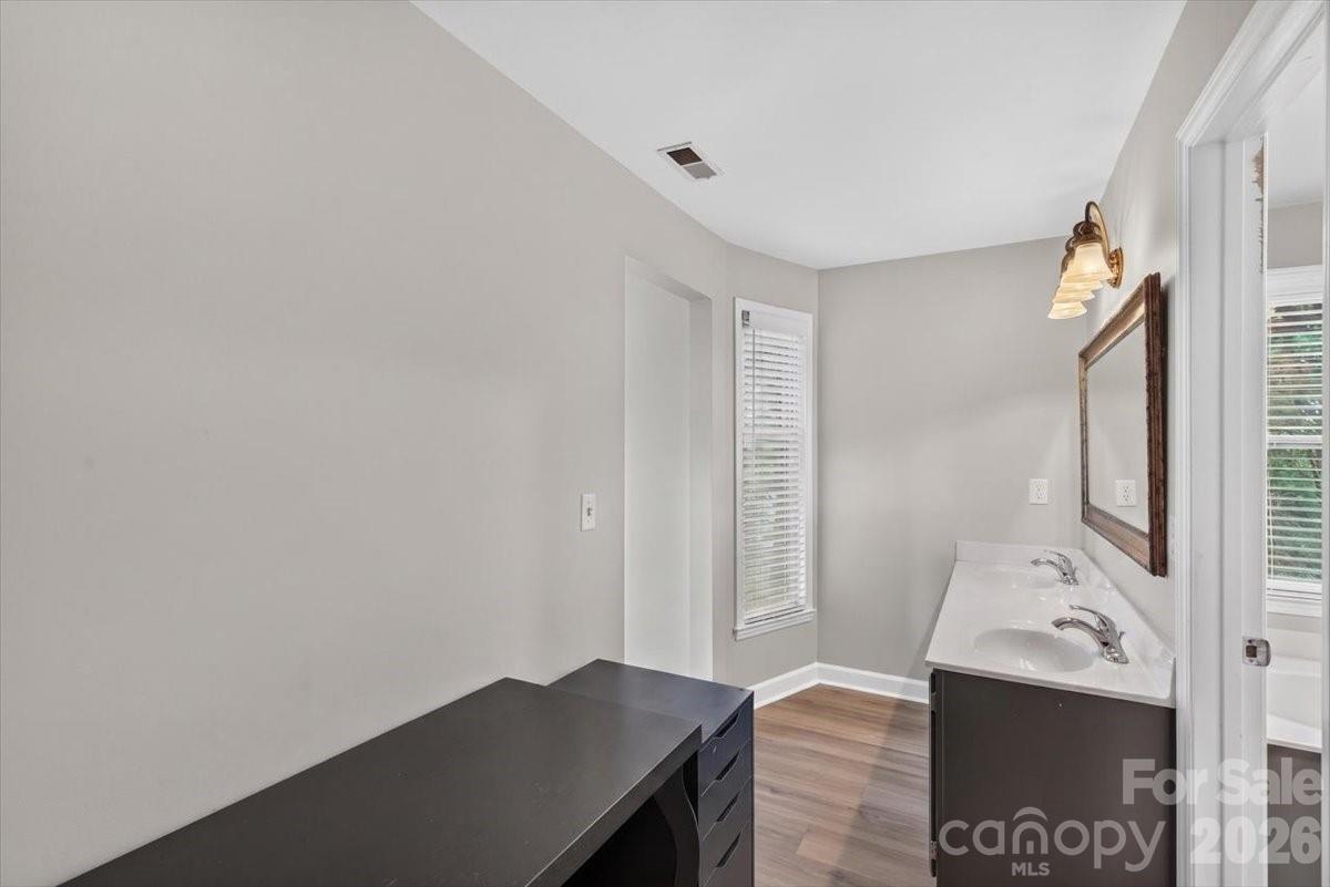 Emerald Point - Residential