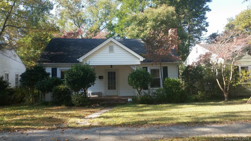 Cute home that would be great for an owner or an investor.  Located very close to Winthrop.  Great yard and interior space.
