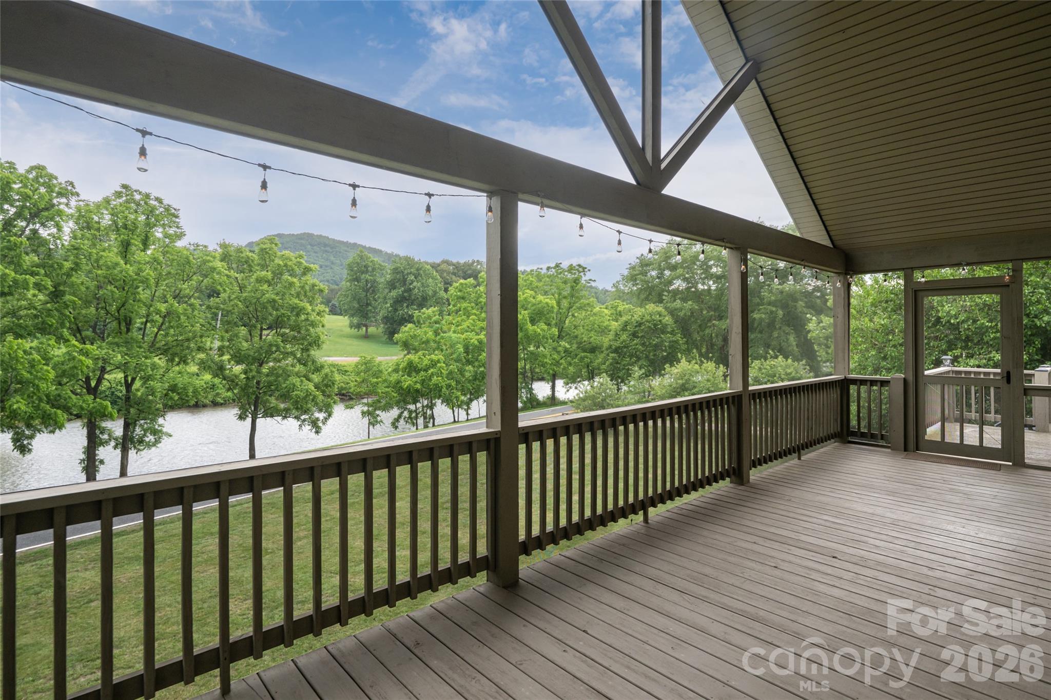 Noahs Landing - Residential