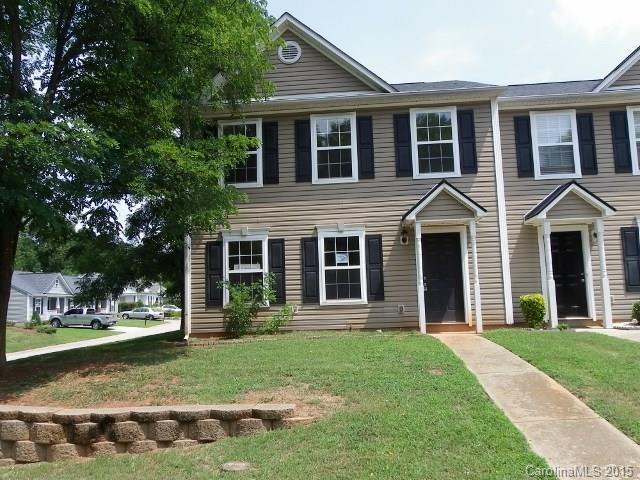 Nice 2 story Townhome with new paint, carpet and appliances. Ready to move in.  Close proximity to freeway and restaurants.