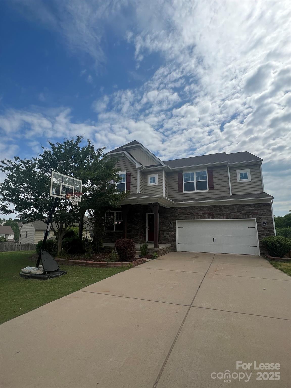 Beautiful 5 bed, 4.5 bath home in Almond Glen! Minutes from I-77/485, Ballantyne & shopping. Spacious cul-de-sac lot, office, formal dining, open family room, updated kitchen w/ stainless steel appliances, guest suite. Master + 3 beds w/ walk-ins, huge loft. Big deck, patio. Fresh paint, new LVP & carpet. 1500+ sqft unfinished basement! Desirable schools & community pool.