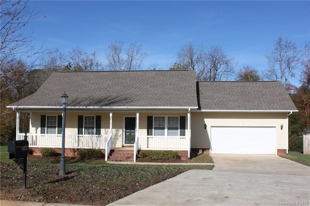 Fabulous 3 BR, 2ba, 2 car garage house in Faulkner Ridge. Inviting large long front porch, huge family room with cathedral ceiling, recessed lights and ceiling fan. Open spacious kitchen with plenty of counter space and cabinets. All appliances including brand new refrigerator with icemaker. master bedroom with vaulted ceiling, master with garden tub. Two more bedrooms. All BRs with ceiling fan. new paint, termite warranty, Brand new Deck, large private backyard. Must See!