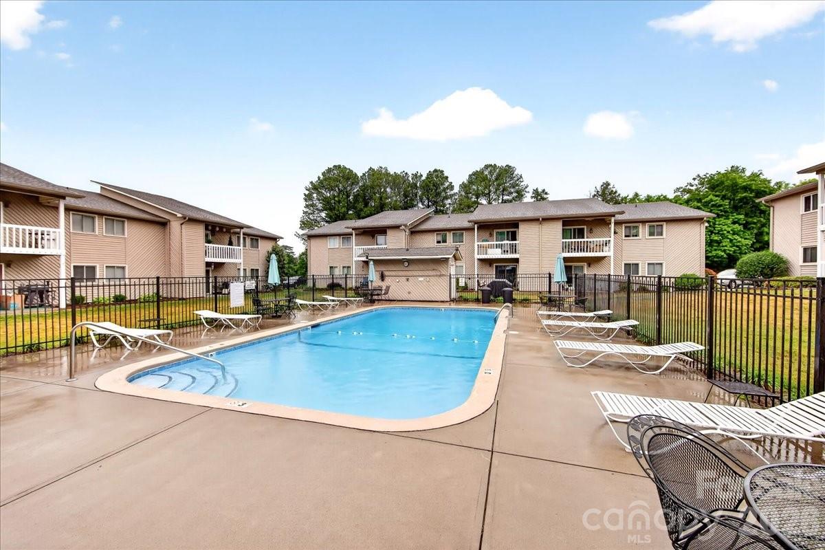 Candlewood Square - Residential