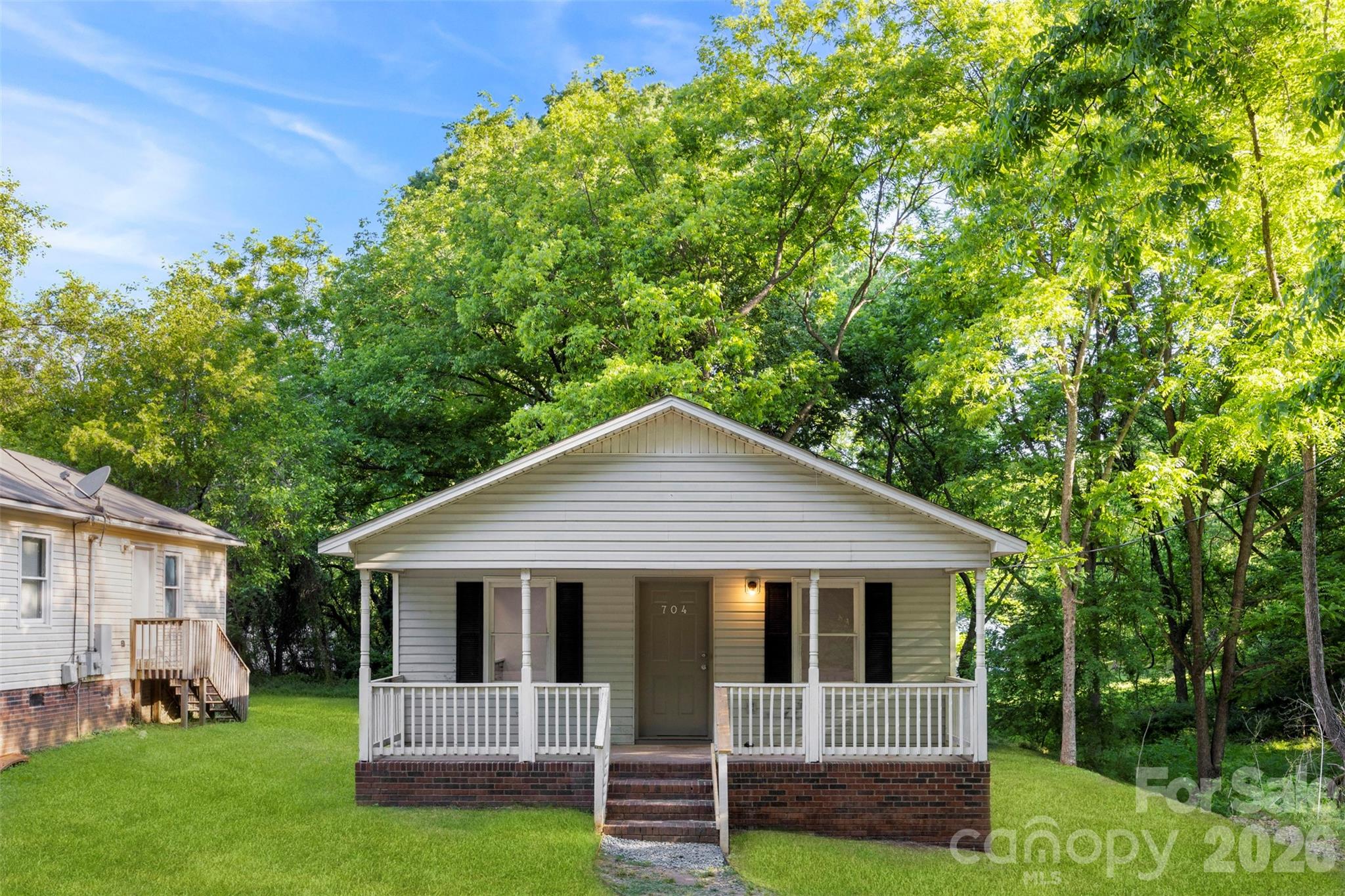 Come see this refreshed and freshly painted cozy home on a dead-end street. No homes in front or behind this gem. Heat pump is from 2020. Water heater replaced in April 2026. New light fixtures and modern black hardware throughout. Washer & Dryer hookups available.