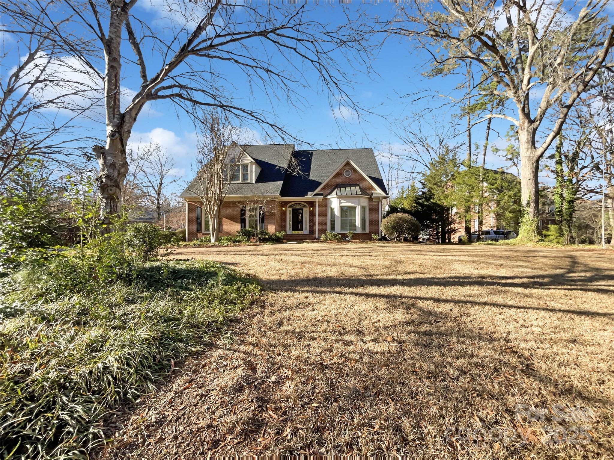 Freshly painted 5BR/2.5BA brick home on a 0.37-acre corner lot in Wedgewood. Features include a main-level
primary suite, screened porch, bright living spaces, side-load garage, unfinished walk-in attic, and major updates
including a 2024 roof and newer HVAC. Prime Rock Hill location.