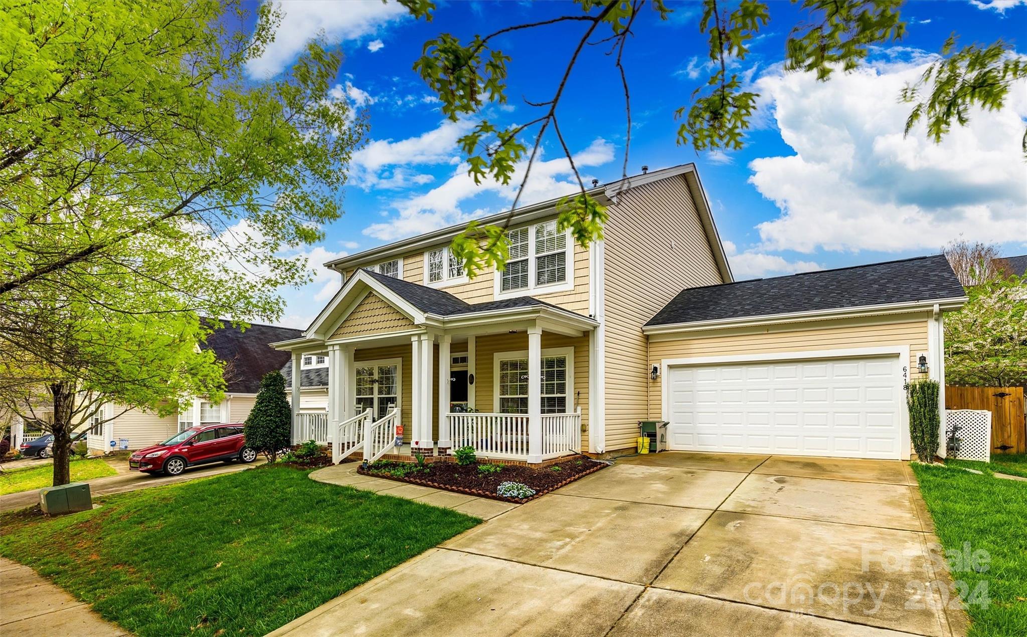 Home Sweet Home in Huntersville! Just minutes away from Lake Norman and less than 30 minutes from Uptown Charlotte. Inside, you'll step into a 2-story great room with tall windows that offer lots of natural light, complemented by a cozy gas fireplace. The main level features hardwood floors throughout, leading to a large kitchen with stainless steel appliances, an office nook, and a breakfast bar for casual dining. Enjoy morning coffee on the covered front porch or retreat to the private backyard deck. The primary suite offers tray ceilings, a spacious walk-in closet, and ensuite bath with a soaking tub and separate shower. Carrington Ridge amenities include a beautiful pavilion, outdoor pool, playgrounds, and numerous green spaces scattered throughout the neighborhood. Experience city convenience and suburban charm with this Huntersville gem - schedule a showing today!