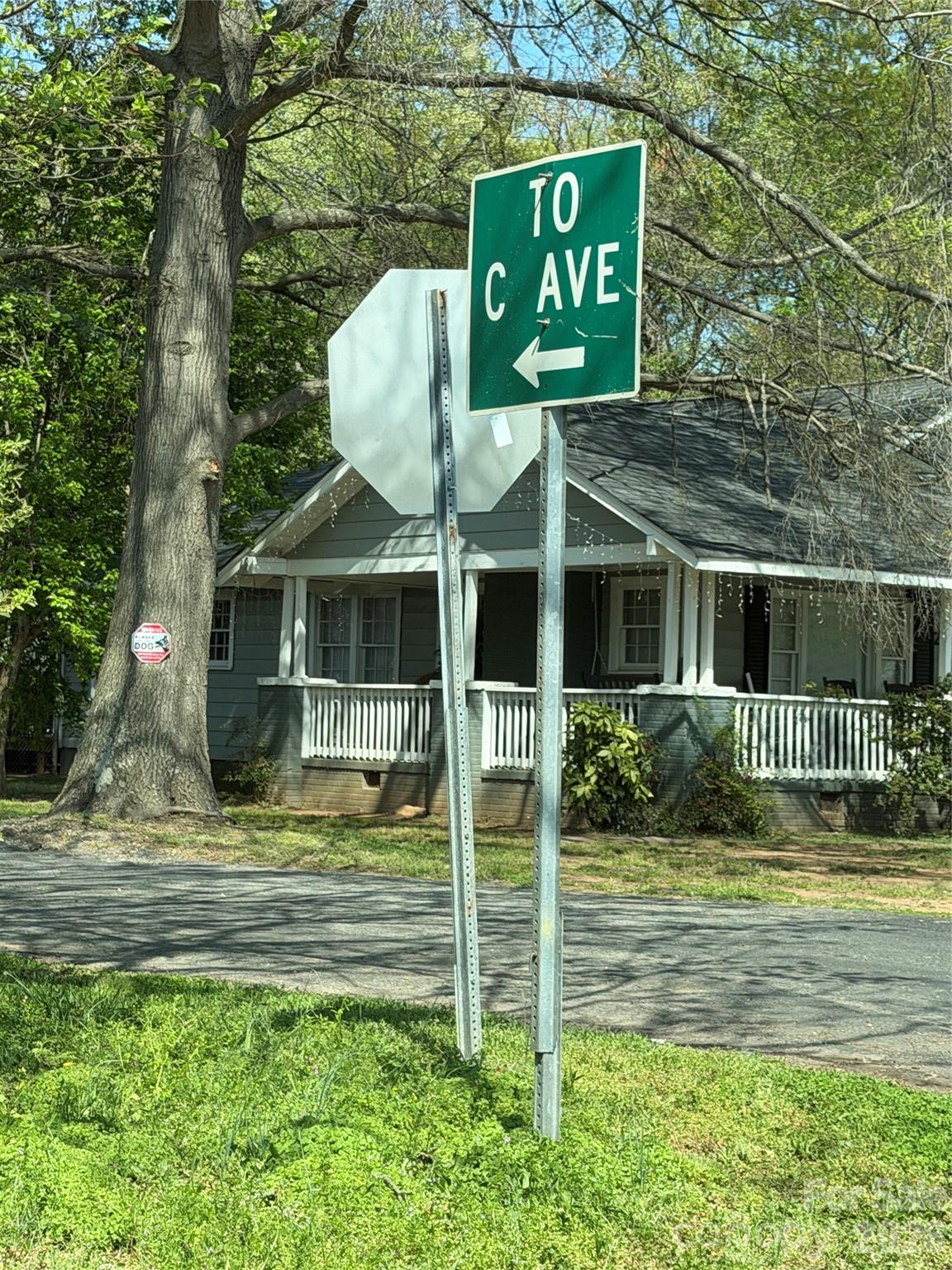 Lot near end of c avenue. Come design a your home on this lot. Property records say it's 1 acre but would need to surveyed. other lots in area are smaller. Great location to I-77 interstate. Well and septic would need to be added.
Great area for developer to look at building homes. More lots on this road are available.