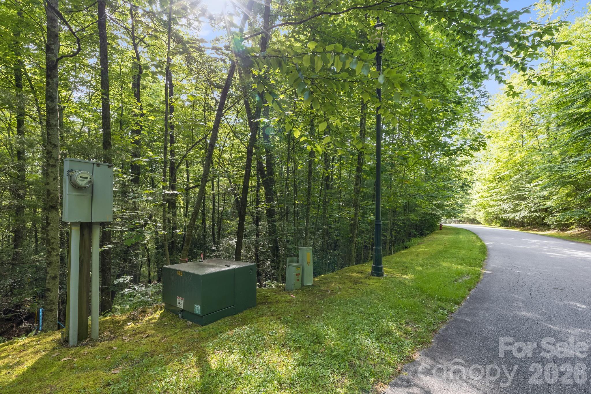 Straus Park - Land