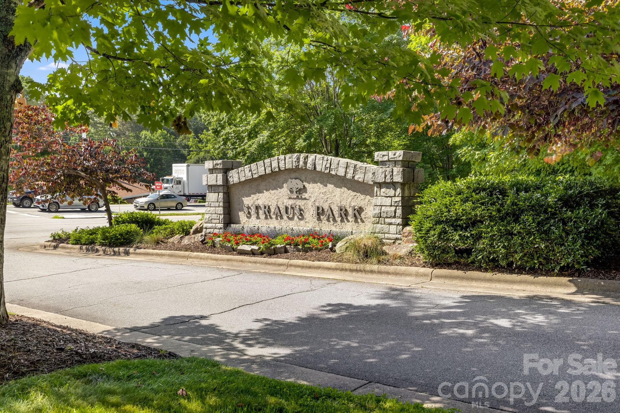 Straus Park - Land