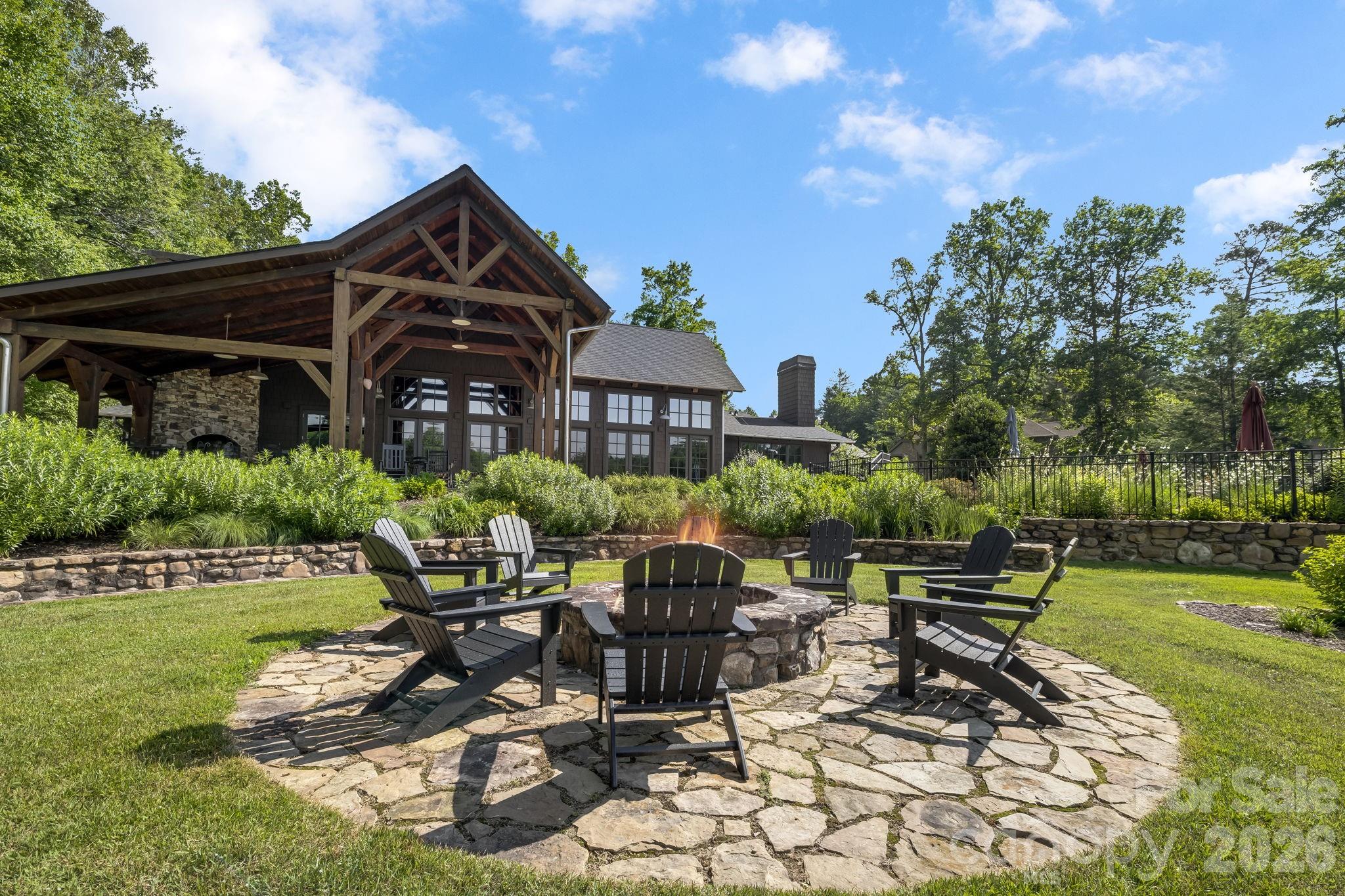 Straus Park - Land