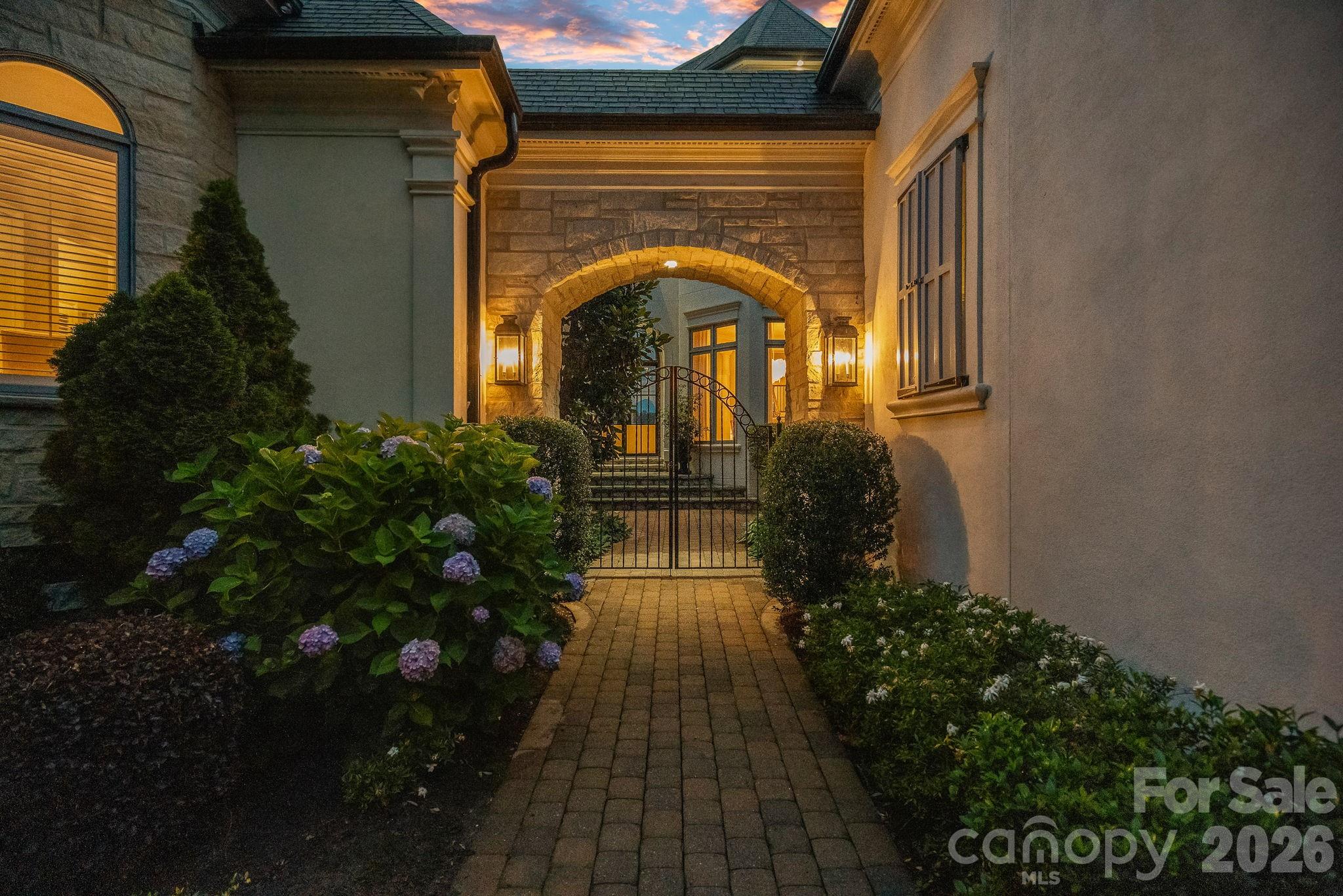 The Peninsula - Residential
