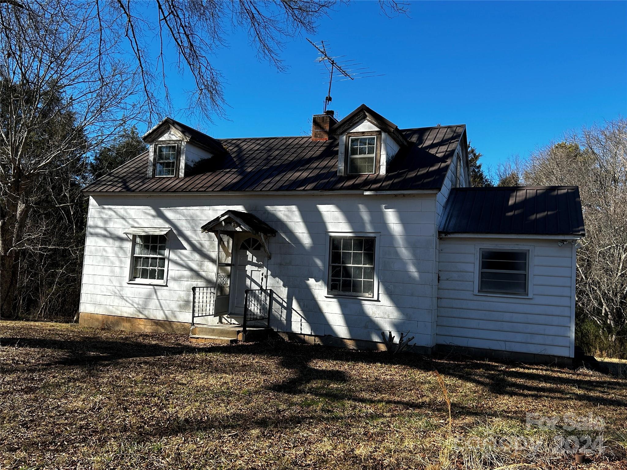 CASH INVESTORS ONLY!!  This property is being sold "as is/where is".  Darling Cape Code style home, hardwood floorings, cellar basement on 2 acres of land in popular North Iredell.  With some TLC this could be the perfect place to call your own.
Needs Roof, HVAC, and much remodeling and updates.  The 294 Square Feet on the upper level only has a ceiling height of 6'4" so it must be listed as additional square footage.
The neighbor will no longer use the shared driveway once the property is sold to new owner.
There will be a deed restriction that the property will only allow stick built home.