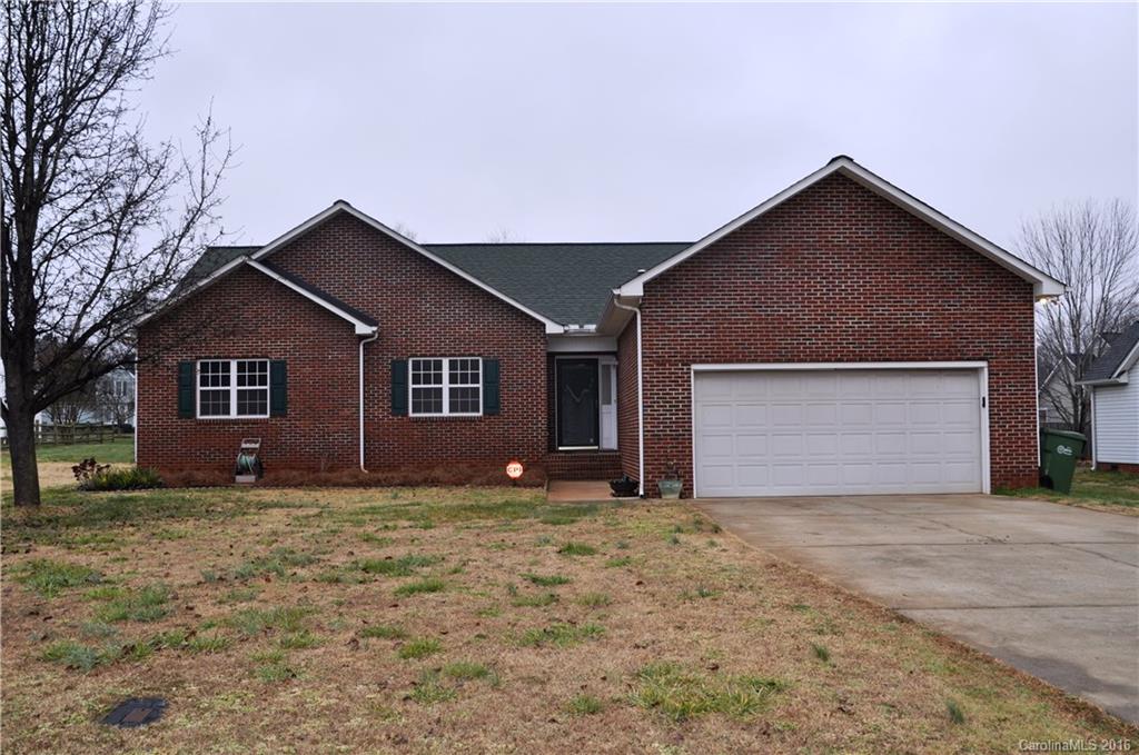 Wonderful brick front ranch located in desirable Deerfield Subdivision. House is located near the end of a cul-de-sac street. Features include: Wood floors in GR, DR and BR's. The spacious kitchen has newly installed granite tops. Vaulted ceiling in GR and the MBR has a tray ceiling. MBT features a large garden tub. New roof in 2010 per seller. Covered patio and storage bldg. in the backyard.