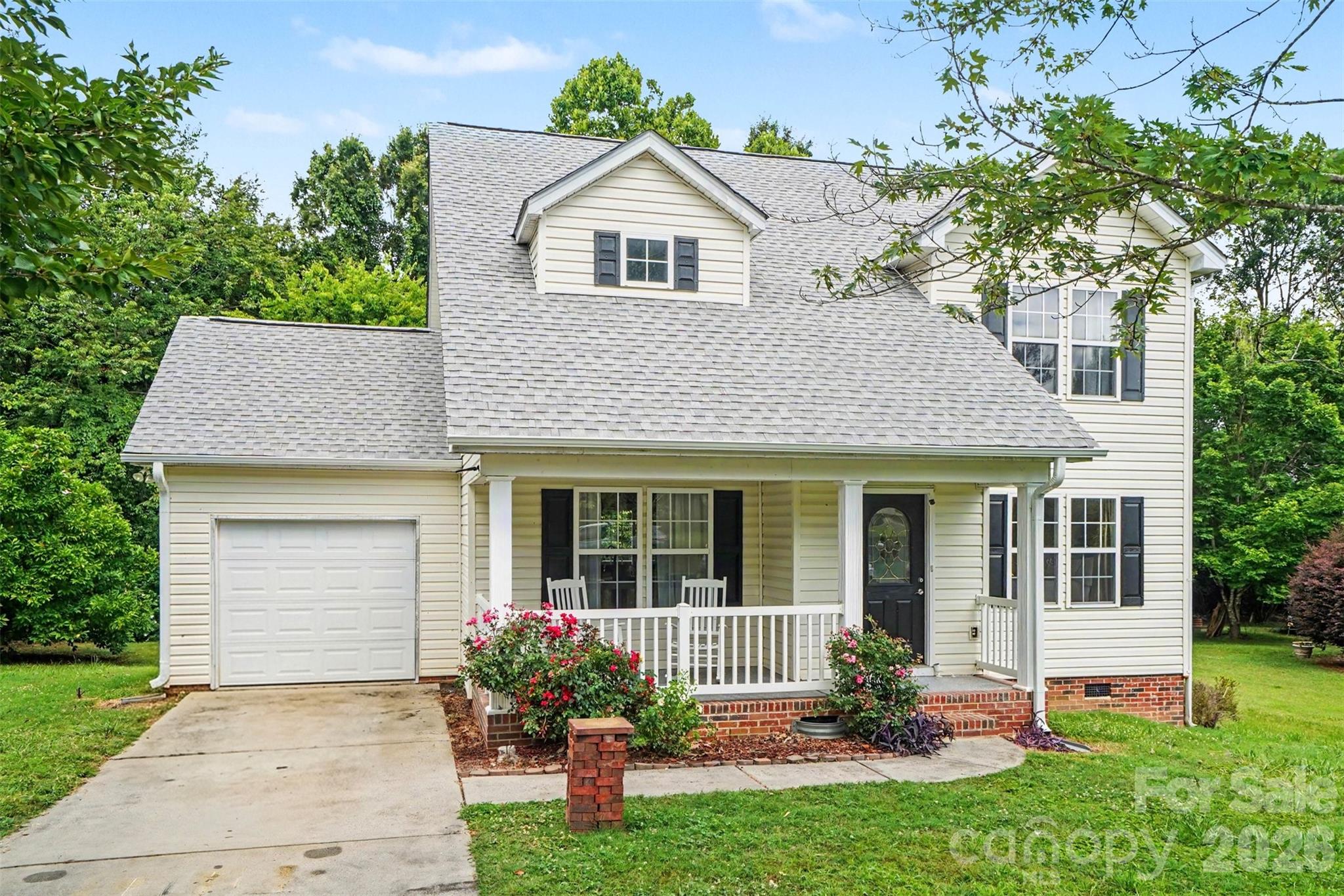 Welcome to 2155 Culp Farms Drive in Fort Mill, SC! This charming 3-bedroom, 2.5-bath home offers 1,434 square feet of comfortable living space in a highly desirable location. Step inside to discover soaring ceilings that create a bright, open, and spacious feel throughout the main living area. The primary bedroom is conveniently located on the main floor, offering comfort, privacy, and easy accessibility.
Conveniently located I-77 and the NC/SC border for easy access to Charlotte, shopping, dining and entertainment. Enjoy low South Carolina taxes, a great opportunity for homeowners and investors alike!