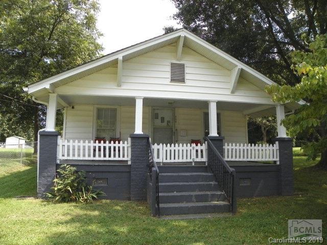 Affordable vinyl siding Bungalow with many updates including wiring, plumbing, vinyl siding, carpet, interior painted features two bedrooms, bath, living room, kitchen/breakfast. Walk to town and enjoy eating at Myra's & Judges or Subway. Why rent when you can buy??
