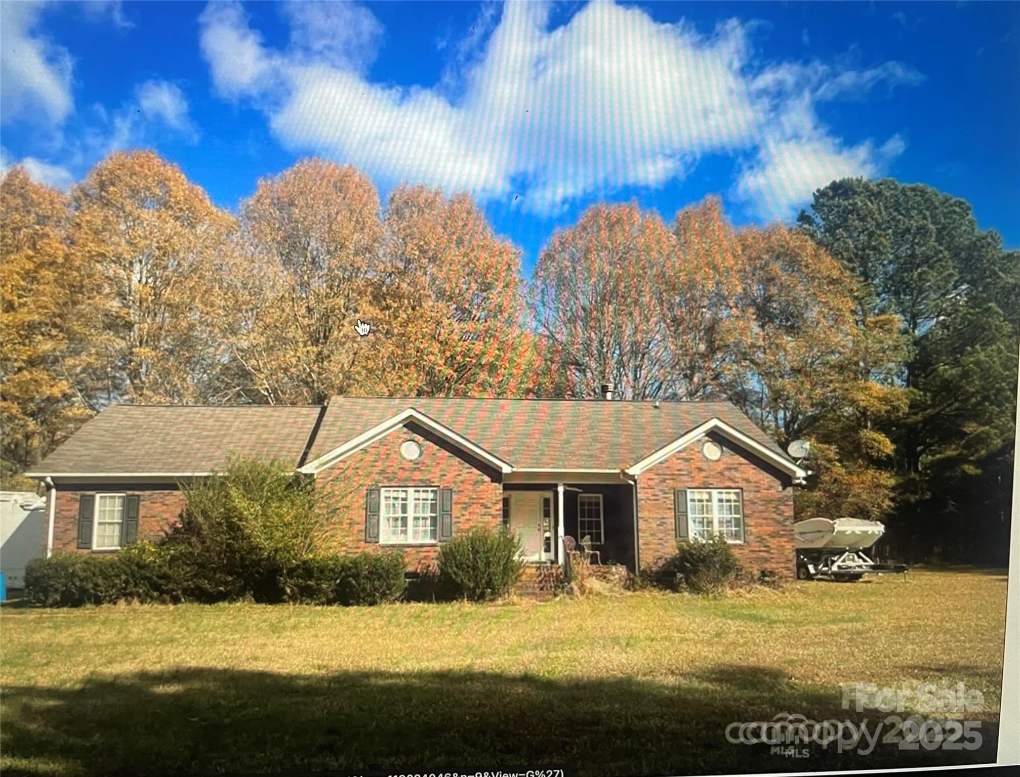 Welcome to this beautiful 3 bed 2 bathroom brick ranch situated on over 3 private , wooded acres. Nice, quiet, country setting , yet vey close to entertainment, shopping, restaurants in vibrant Mint Hill and booming Matthews. Split bedroom floor plan , open , and an abundance of natural light flowing throughout. NO HOA!!
Home has been updated and is move in ready. Popcorn ceilings removed, new flooring, updated kitchen, fresh paint. Location is everything!