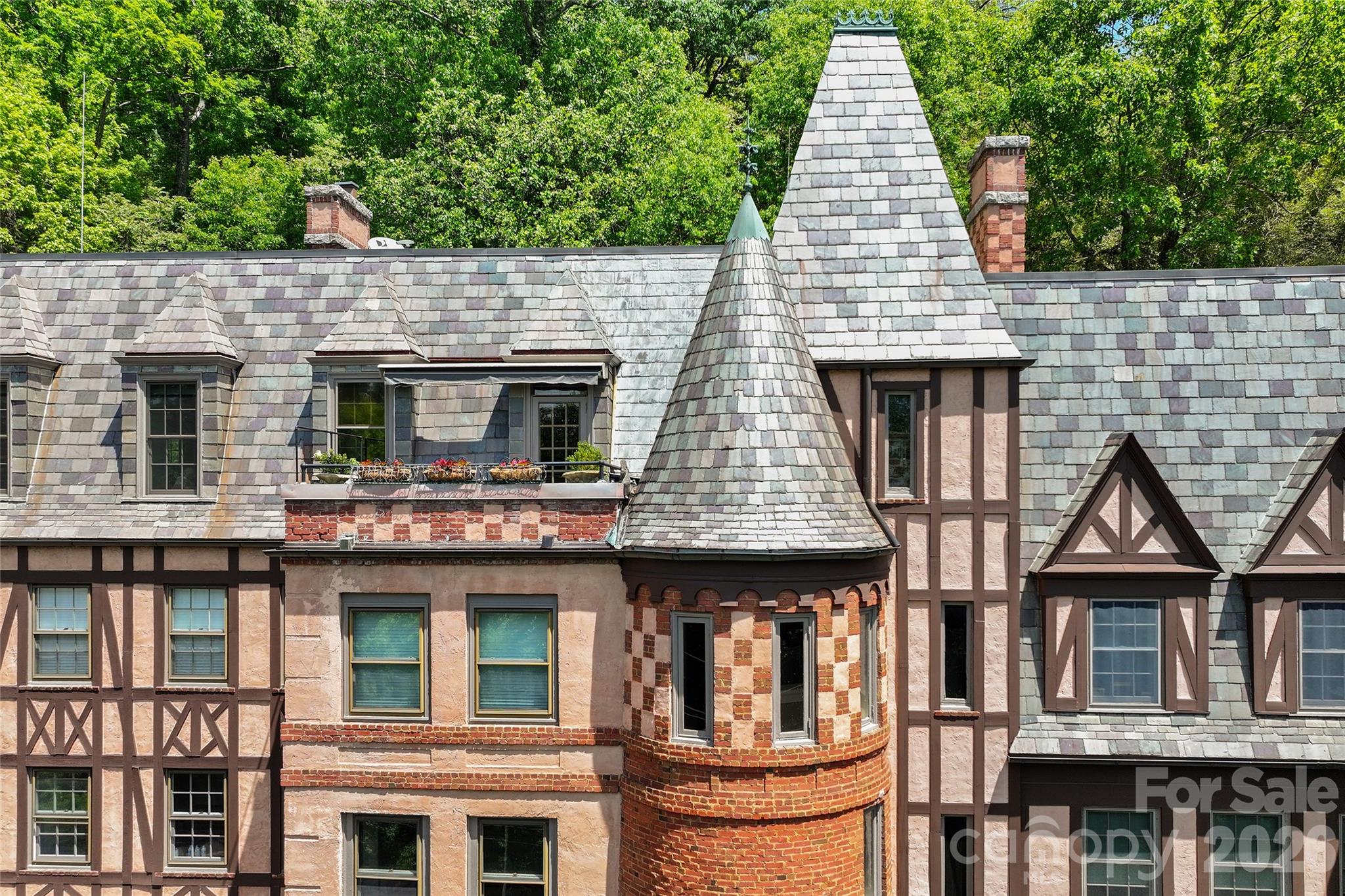 Longchamps Condos - Residential