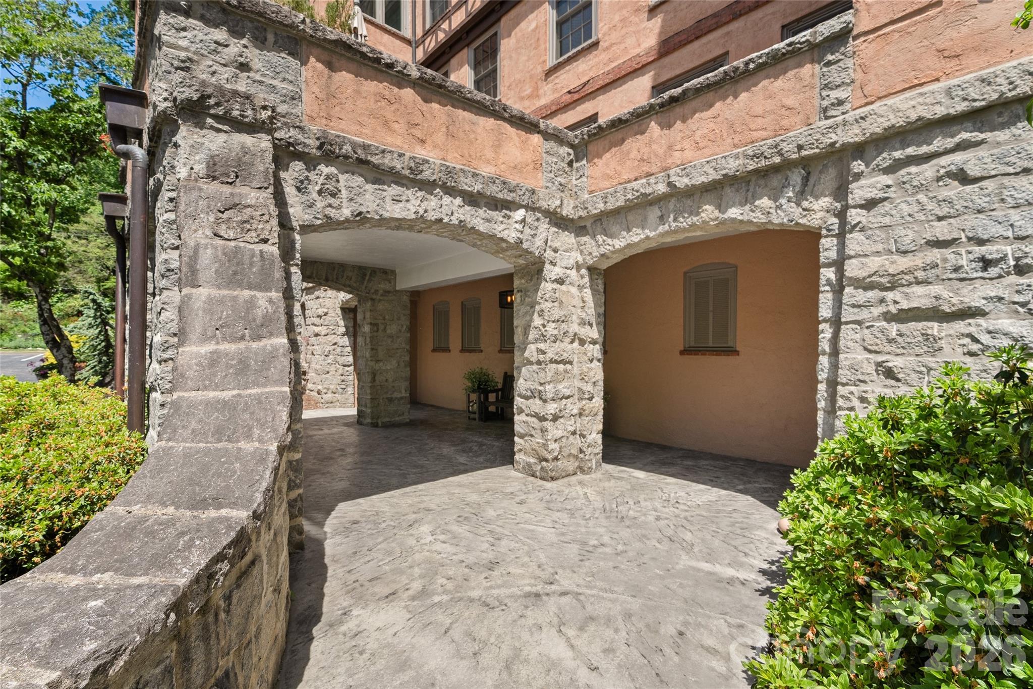 Longchamps Condos - Residential
